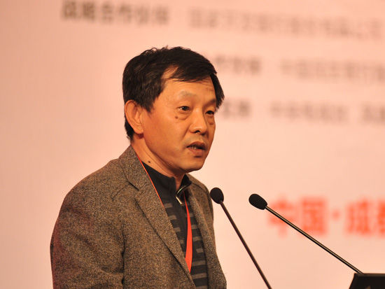 由中小企业协会和成都市人民政府共同主办的“第五届中国中小企业节”于2011年11月5日-6日在成都举行。图为财政部财政科学研究所副所长白景明演讲。(来源：新浪财经 谢桑田摄)